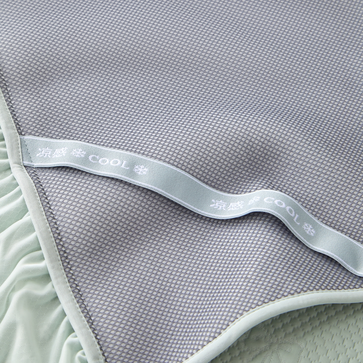 91家纺网 家纺一手货源 找家纺 瑞禾家纺 2026新款A类凉感豆豆床裙款凉席三件套-系列七 青柠爱心蝴蝶结