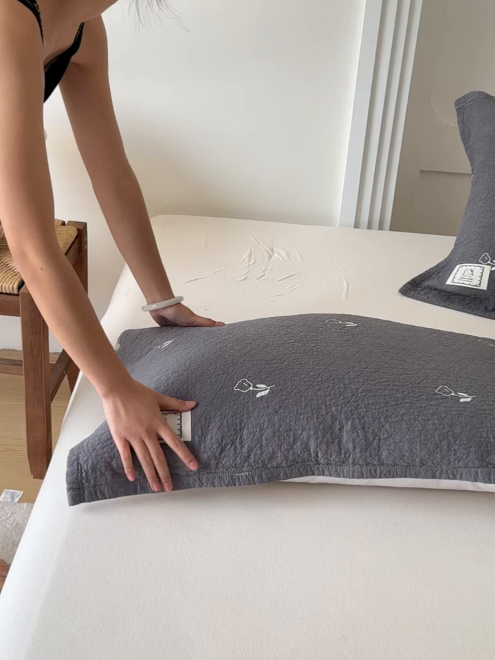 91家纺网 家纺一手货源 找家纺 乐家毛巾被（工厂自产自销） 2026新款精梳安心棉全棉纯棉色织提花枕巾单枕巾枕巾单件 小碎花眠枕巾