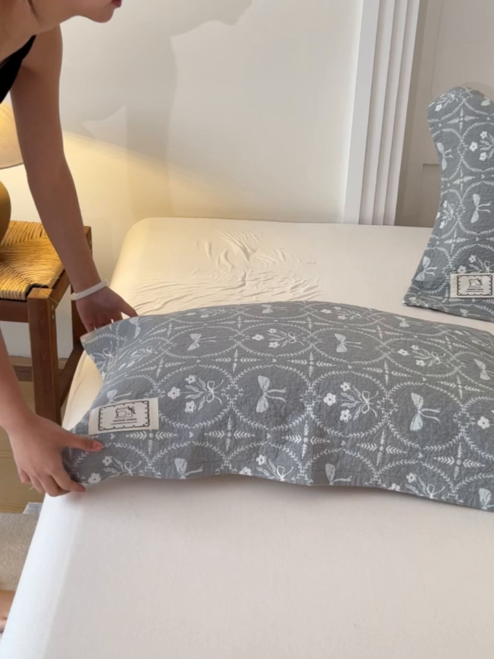 91家纺网 家纺一手货源 找家纺 乐家毛巾被（工厂自产自销） 2026新款精梳安心棉全棉纯棉色织提花枕巾单枕巾枕巾单件 花束来信枕巾