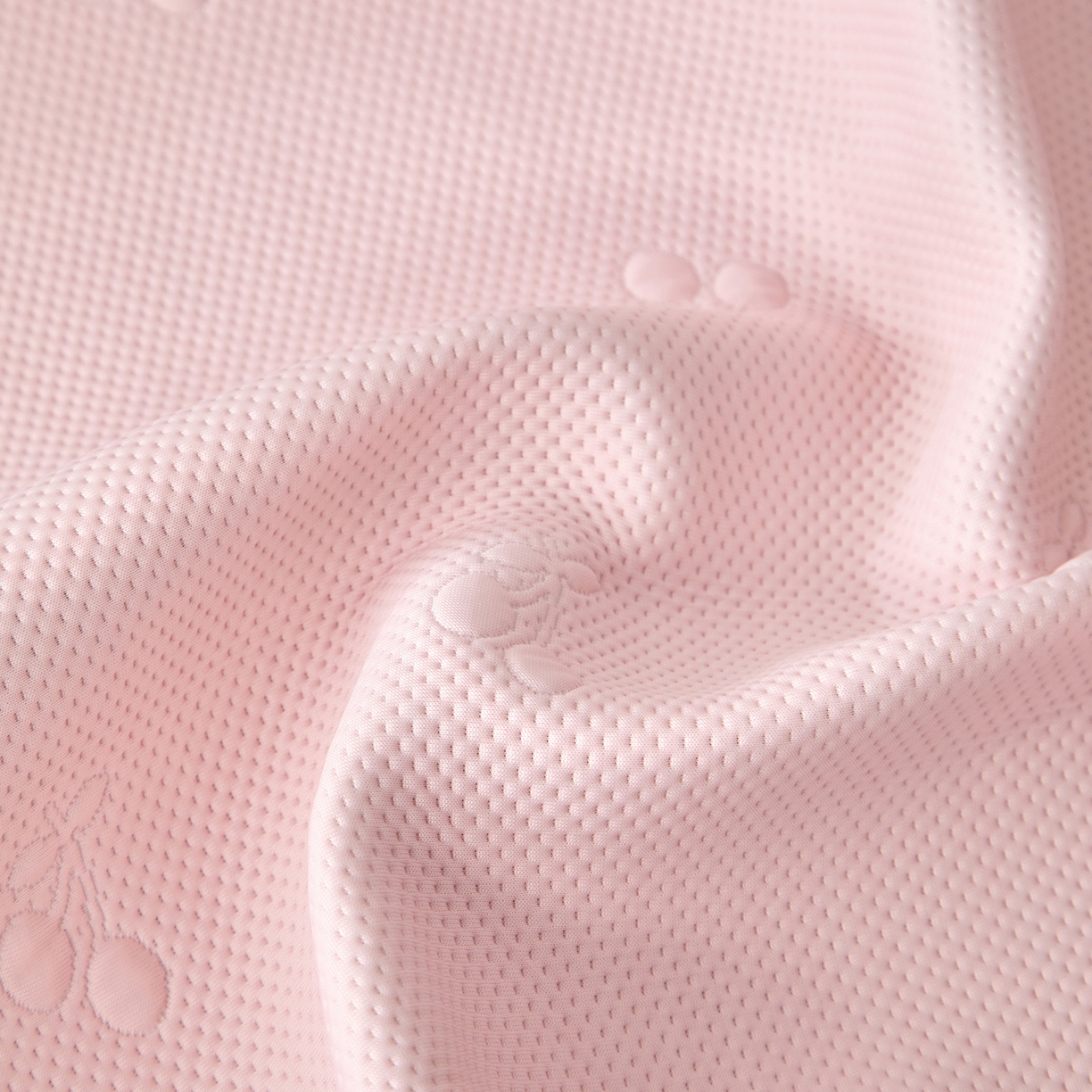 91家纺网 家纺一手货源 找家纺 瑞禾家纺 2026新款A类凉感豆豆床裙款凉席三件套-系列七 胭粉小樱桃