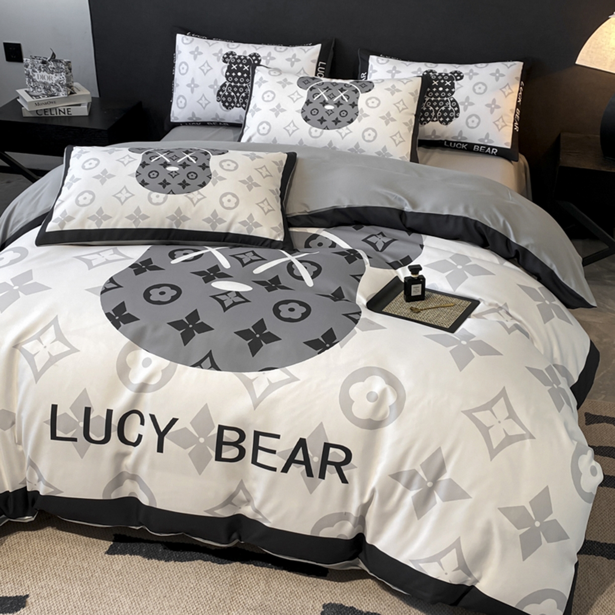 91家纺网 家纺一手货源 找家纺 奥汀洛家纺 2026新款轻奢数码印花冰丝四件套 冰丝-幸运熊