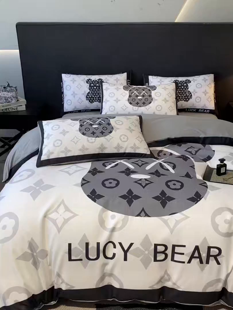 91家纺网 家纺一手货源 找家纺 奥汀洛家纺 2026新款轻奢数码印花冰丝四件套 冰丝-幸运熊