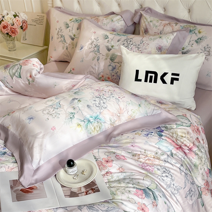 91家纺网 家纺一手货源 找家纺 蓝米卡夫 2026夏季新款60S天丝提花数码印花四件套（礼盒包装） 花海秘境-紫