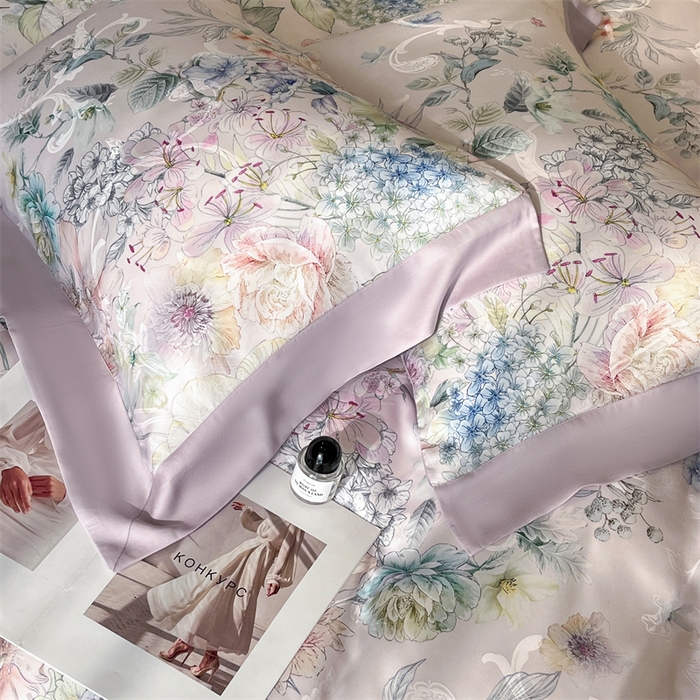 91家纺网 家纺一手货源 找家纺 蓝米卡夫 2026夏季新款60S天丝提花数码印花四件套（礼盒包装） 花海秘境-紫