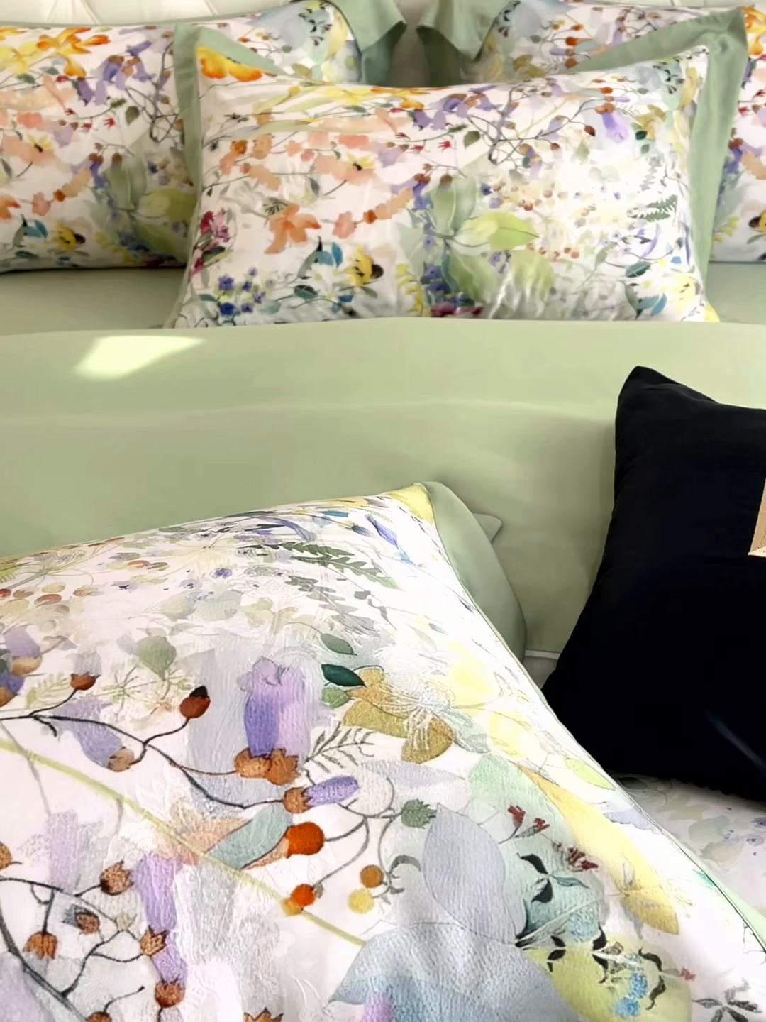 91家纺网 家纺一手货源 找家纺 蓝米卡夫 2026夏季新款60S天丝提花数码印花四件套（礼盒包装） 夏之初