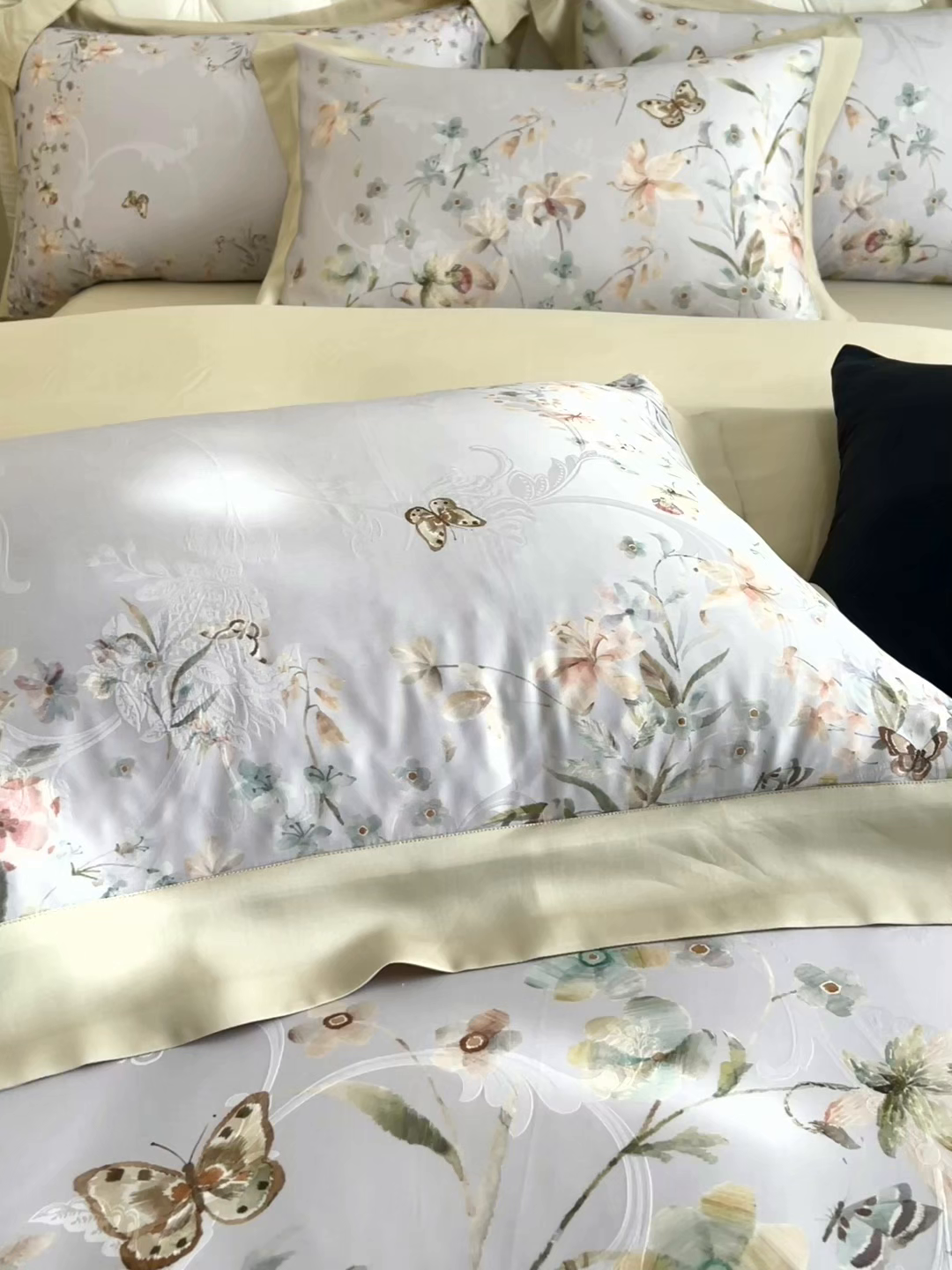 91家纺网 家纺一手货源 找家纺 蓝米卡夫 2026夏季新款60S天丝提花数码印花四件套（礼盒包装） 春之语-米