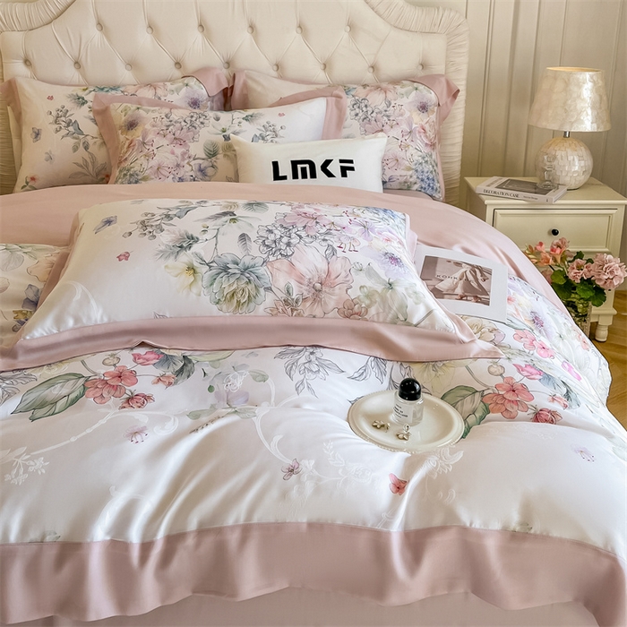 91家纺网 家纺一手货源 找家纺 蓝米卡夫 2026夏季新款60S天丝提花数码印花四件套（礼盒包装） 花海秘境-粉