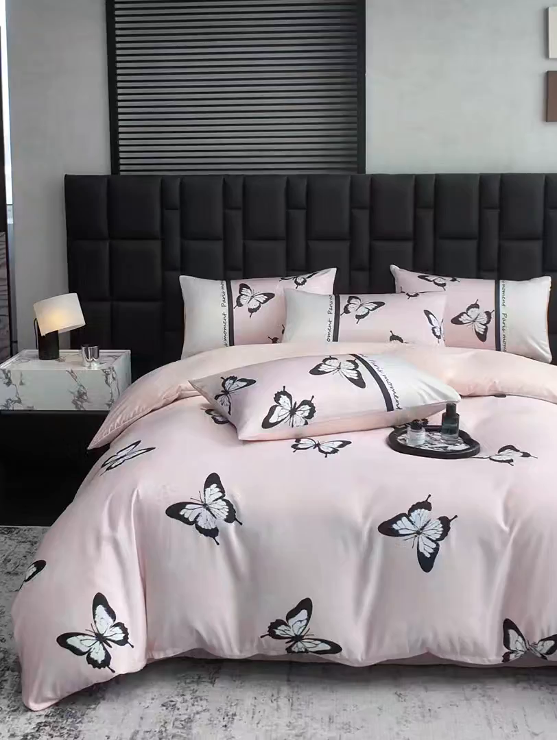 91家纺网 家纺一手货源 找家纺 奥汀洛家纺 2026新款轻奢数码印花冰丝四件套 彩蝶粉玉