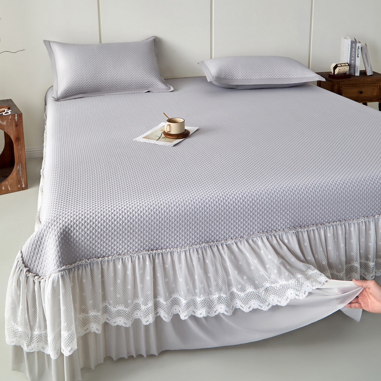 91家纺网 家纺一手货源 找家纺 瑞禾家纺 2026新款A类凉感豆豆床裙款凉席三件套-系列七 烟灰网影