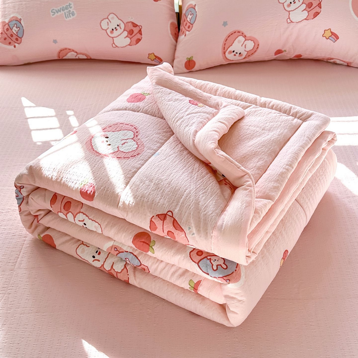 91家纺网 家纺一手货源 找家纺 卡斯诺家纺馆 2026新款皱皱棉双层纱夏被四件套下载文件包含买家秀 蜜桃粉兔