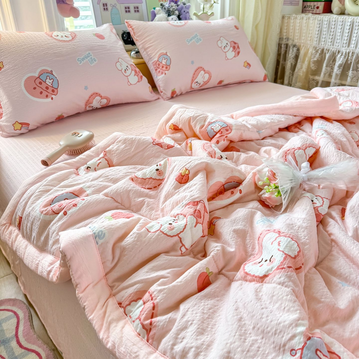 91家纺网 家纺一手货源 找家纺 卡斯诺家纺馆 2026新款皱皱棉双层纱夏被四件套下载文件包含买家秀 蜜桃粉兔