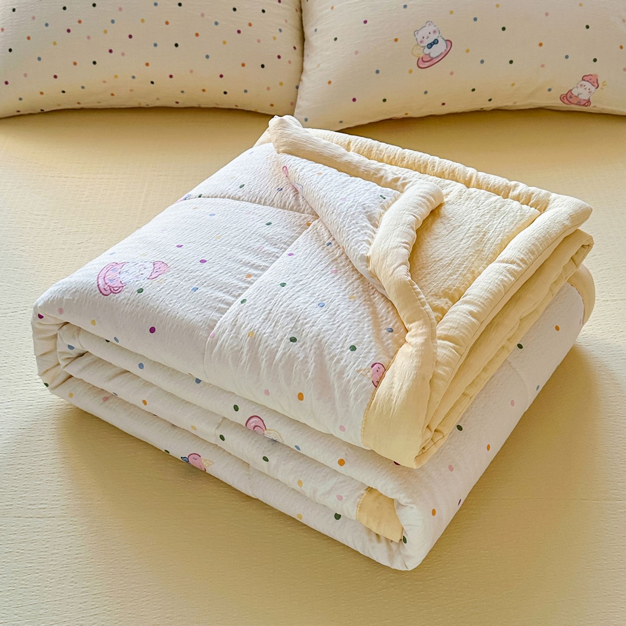 91家纺网 家纺一手货源 找家纺 卡斯诺家纺馆 2026新款皱皱棉双层纱夏被四件套下载文件包含买家秀 奶油猫