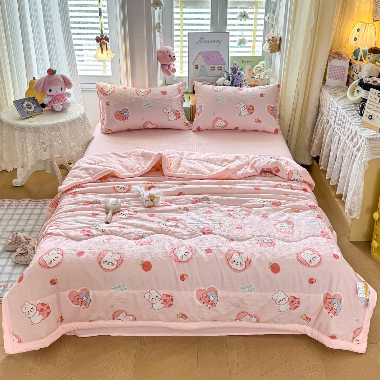 91家纺网 家纺一手货源 找家纺 卡斯诺家纺馆 2026新款皱皱棉双层纱夏被四件套下载文件包含买家秀 蜜桃粉兔