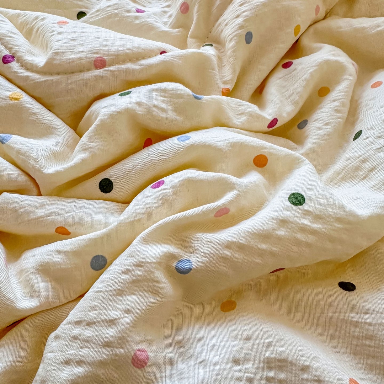 91家纺网 家纺一手货源 找家纺 卡斯诺家纺馆 2026新款皱皱棉双层纱夏被四件套下载文件包含买家秀 奶油波点