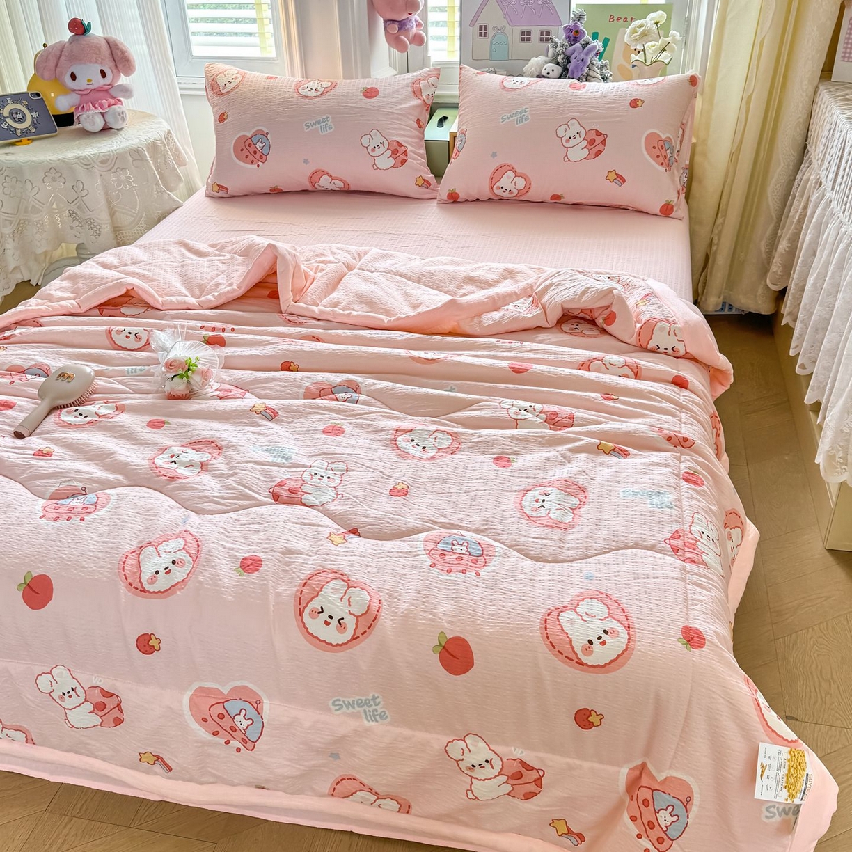 91家纺网 家纺一手货源 找家纺 卡斯诺家纺馆 2026新款皱皱棉双层纱夏被四件套下载文件包含买家秀 蜜桃粉兔