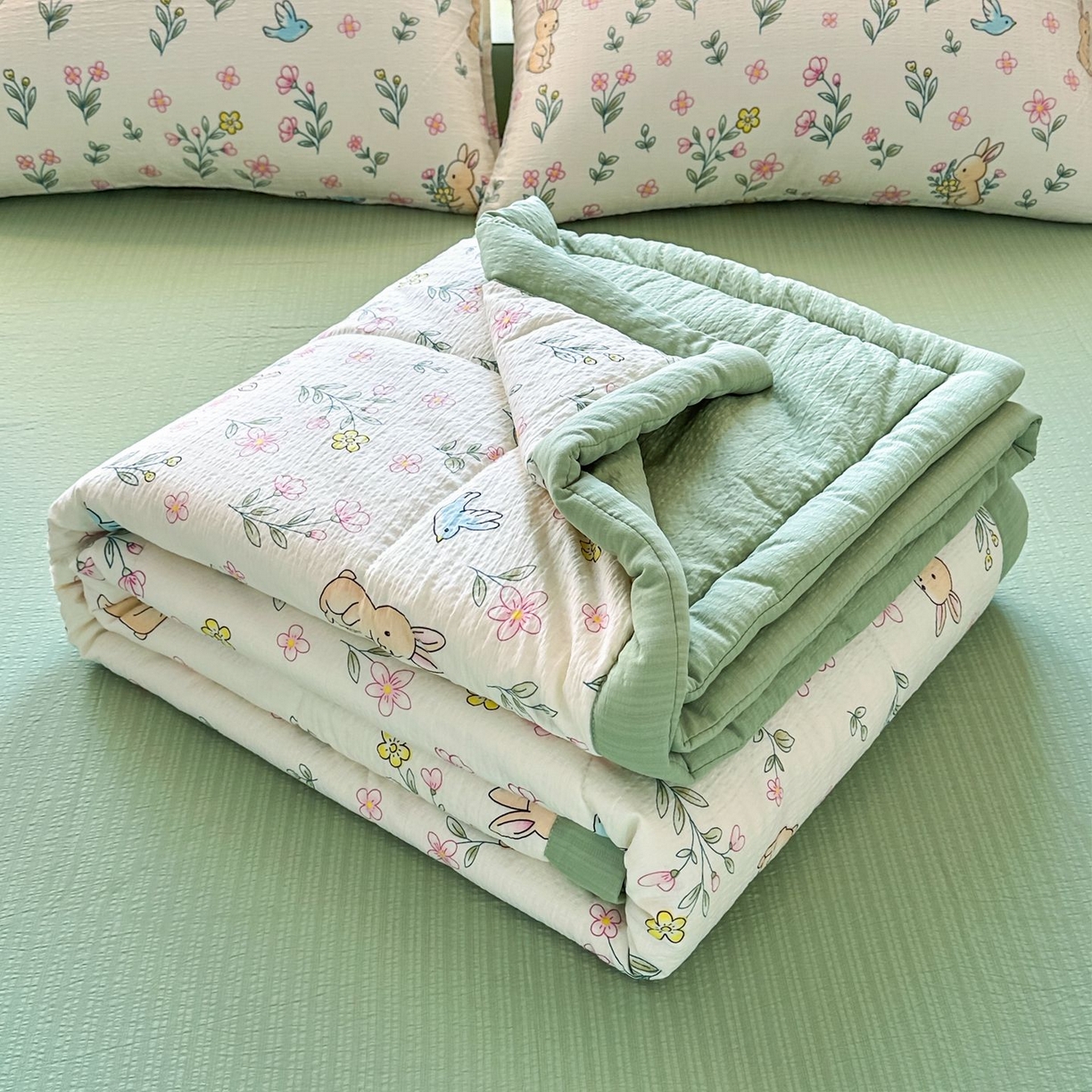 91家纺网 家纺一手货源 找家纺 卡斯诺家纺馆 2026新款皱皱棉双层纱夏被四件套下载文件包含买家秀 花园小兔