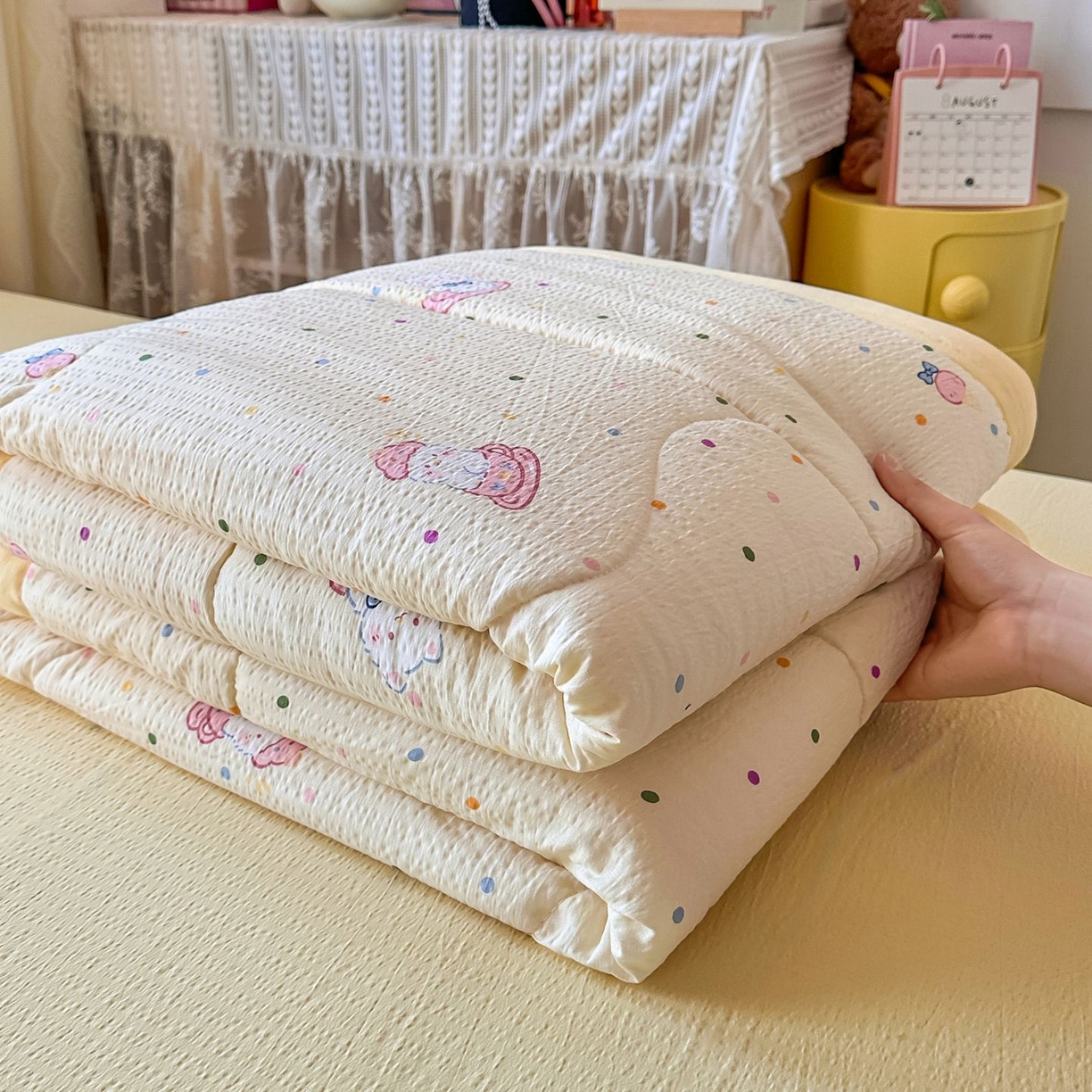 91家纺网 家纺一手货源 找家纺 卡斯诺家纺馆 2026新款皱皱棉双层纱夏被四件套下载文件包含买家秀 奶油猫