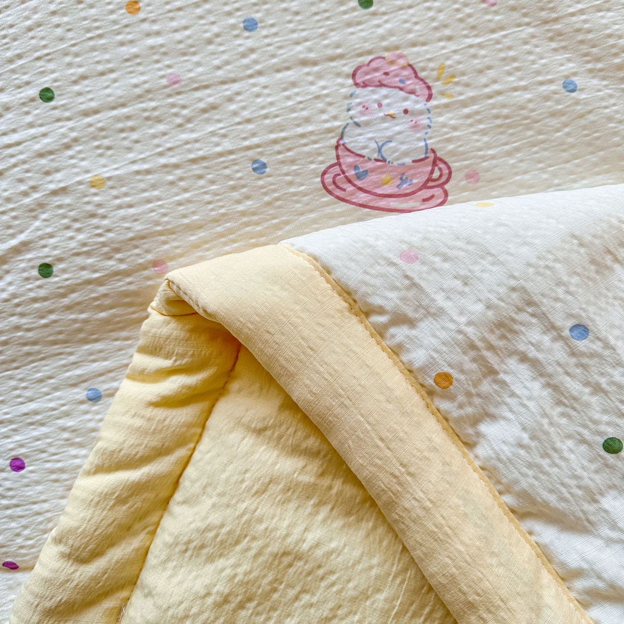 91家纺网 家纺一手货源 找家纺 卡斯诺家纺馆 2026新款皱皱棉双层纱夏被四件套下载文件包含买家秀 奶油猫