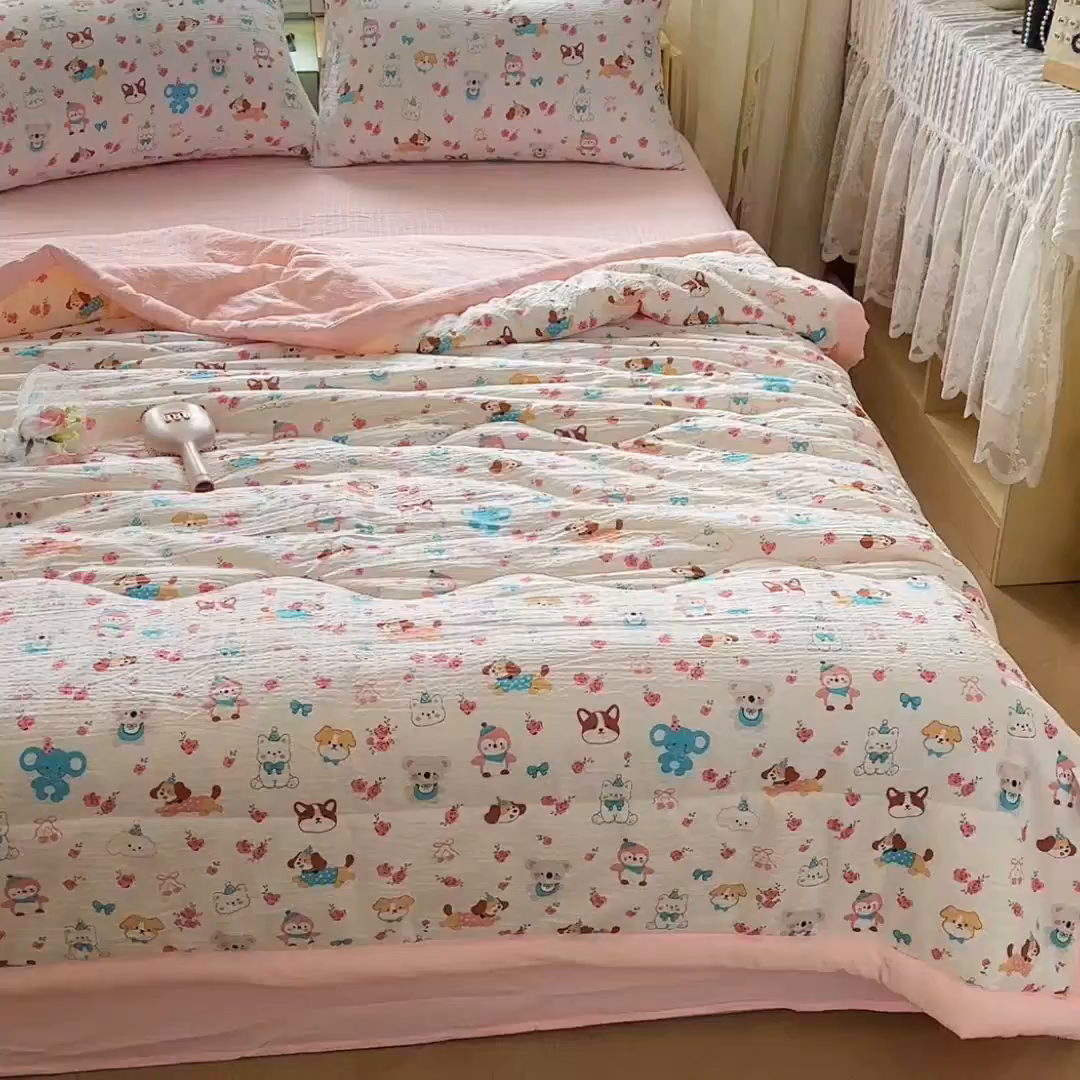 91家纺网 家纺一手货源 找家纺 卡斯诺家纺馆 2026新款皱皱棉双层纱夏被四件套下载文件包含买家秀 萌趣花梦