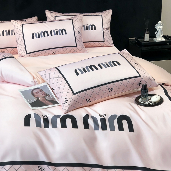 91家纺网 家纺一手货源 找家纺 奥汀洛家纺 2026新款轻奢数码印花冰丝四件套 缪斯