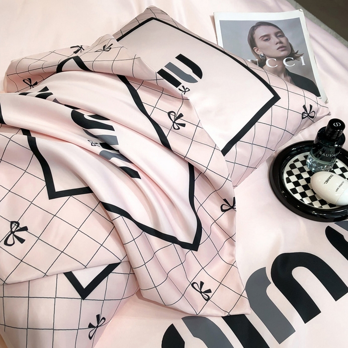 91家纺网 家纺一手货源 找家纺 奥汀洛家纺 2026新款轻奢数码印花冰丝四件套 缪斯