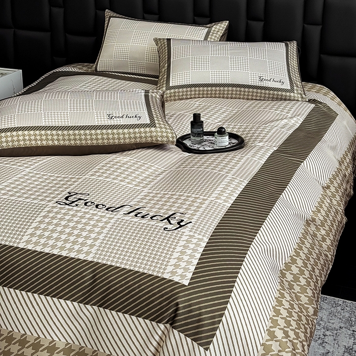 91家纺网 家纺一手货源 找家纺 奥汀洛家纺 2026新款轻奢数码印花冰丝四件套 千鸟格