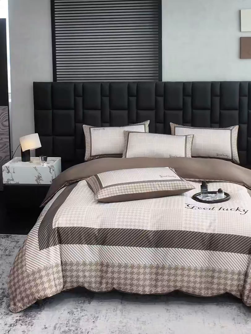 91家纺网 家纺一手货源 找家纺 奥汀洛家纺 2026新款轻奢数码印花冰丝四件套 千鸟格