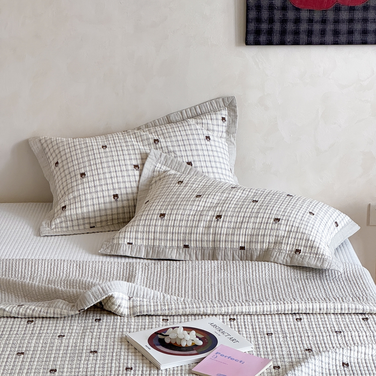 91家纺网 家纺一手货源 找家纺 床盖工厂店 2026春夏新款双面100%全棉填充80棉花床盖三件套 格子熊