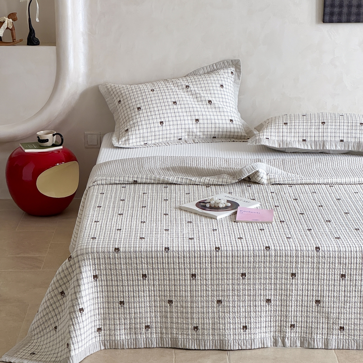 91家纺网 家纺一手货源 找家纺 床盖工厂店 2026春夏新款双面100%全棉填充80棉花床盖三件套 格子熊