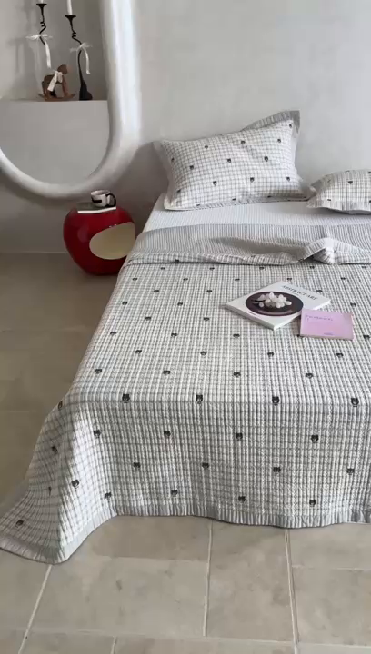 91家纺网 家纺一手货源 找家纺 床盖工厂店 2026春夏新款双面100%全棉填充80棉花床盖三件套 格子熊