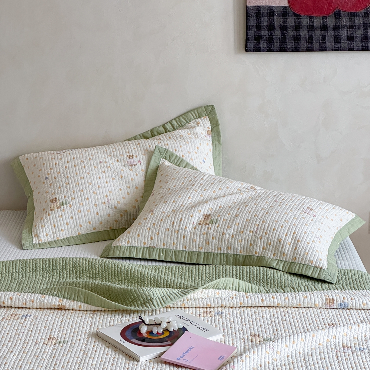 91家纺网 家纺一手货源 找家纺 床盖工厂店 2026春夏新款双面100%全棉填充80棉花床盖三件套 莓果熊