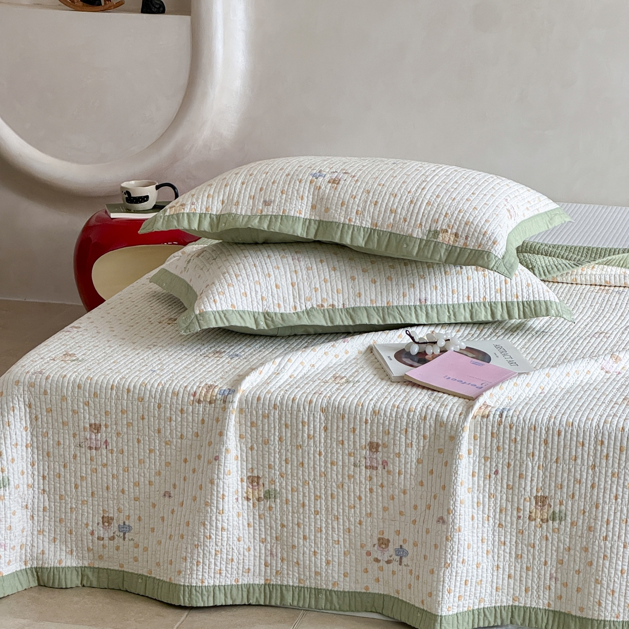 91家纺网 家纺一手货源 找家纺 床盖工厂店 2026春夏新款双面100%全棉填充80棉花床盖三件套 莓果熊