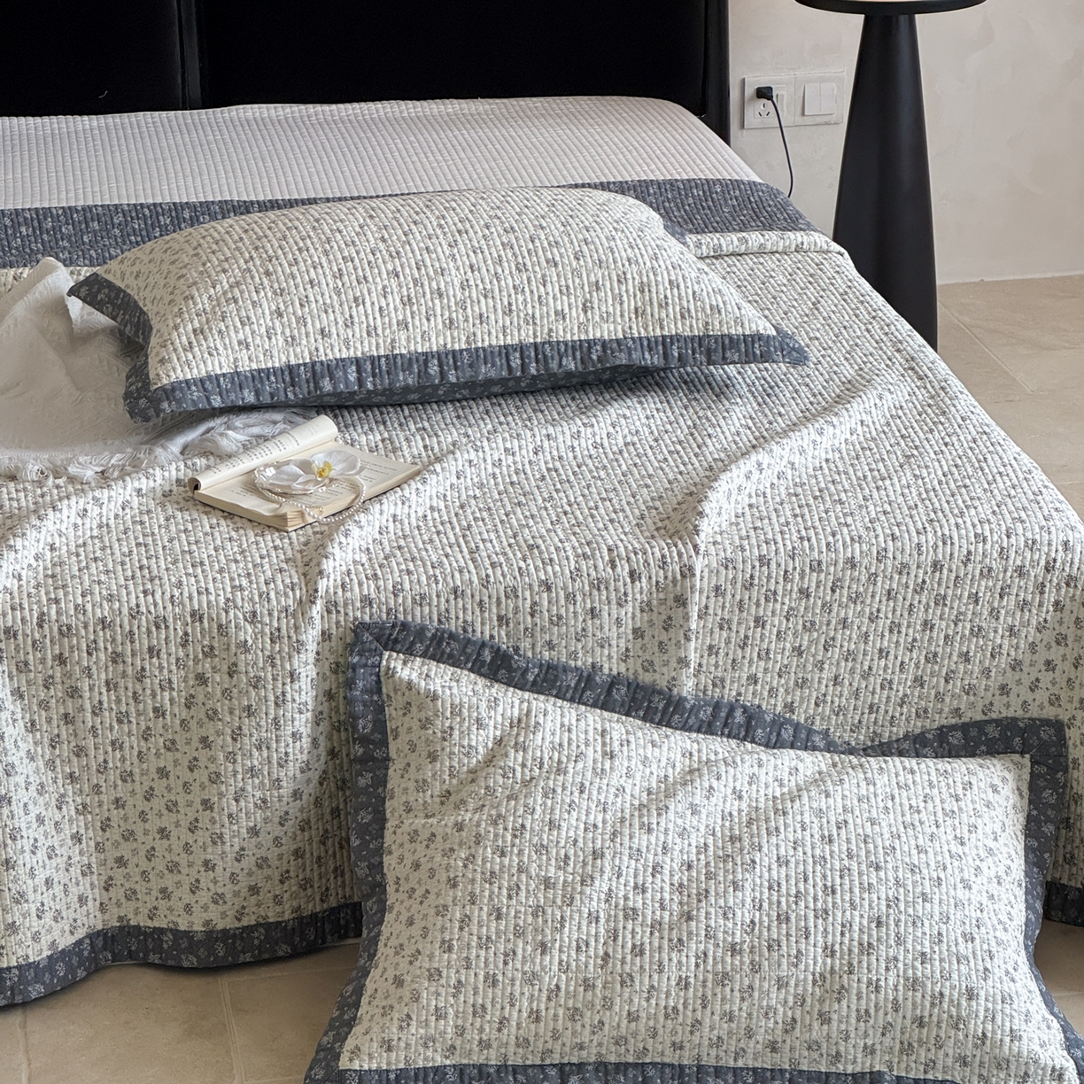 91家纺网 家纺一手货源 找家纺 床盖工厂店 2026春夏新款双面100%全棉填充80棉花床盖三件套 四月天