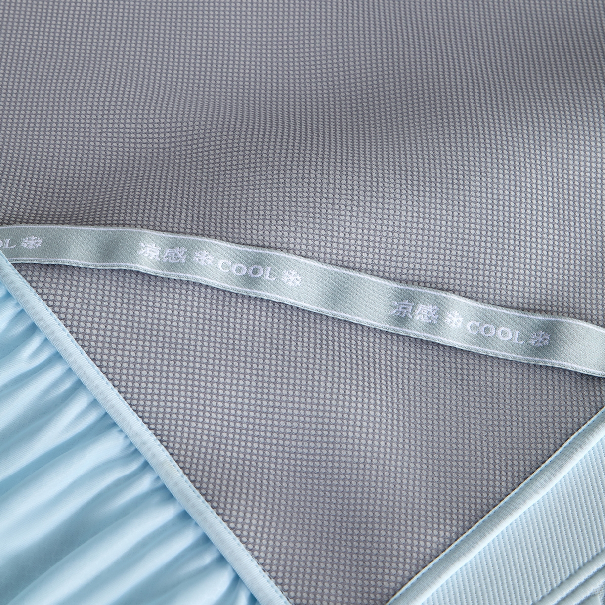 91家纺网 家纺一手货源 找家纺 瑞禾家纺 2026新款A类凉感豆豆床裙款凉席三件套-系列六 蓝纱叶羽