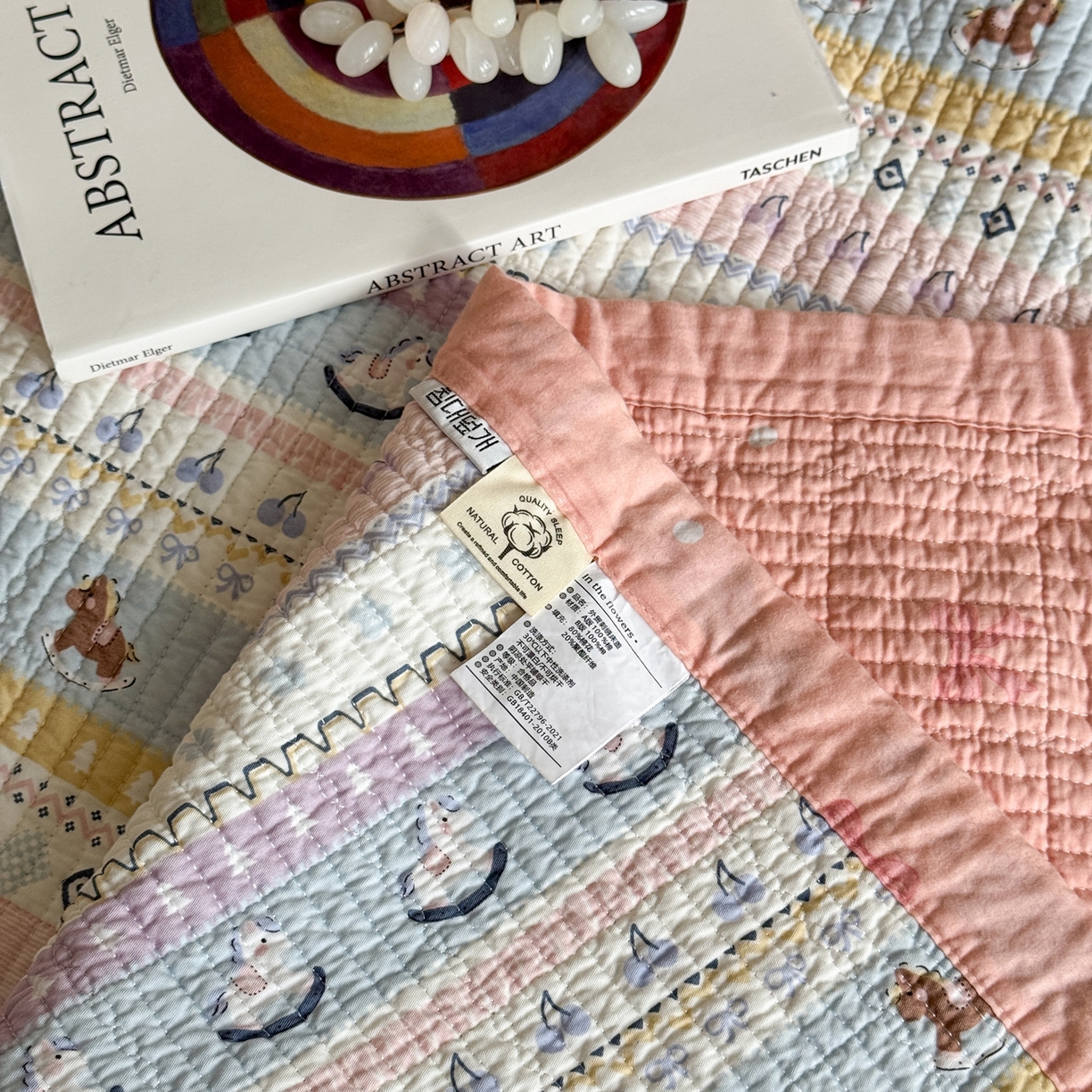 91家纺网 家纺一手货源 找家纺 床盖工厂店 2026春夏新款双面100%全棉填充80棉花床盖三件套 糖果小马