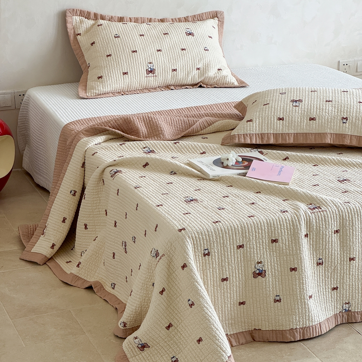 床盖工厂店 2026春夏新款双面100%全棉填充80棉花床盖三件套 小家猫