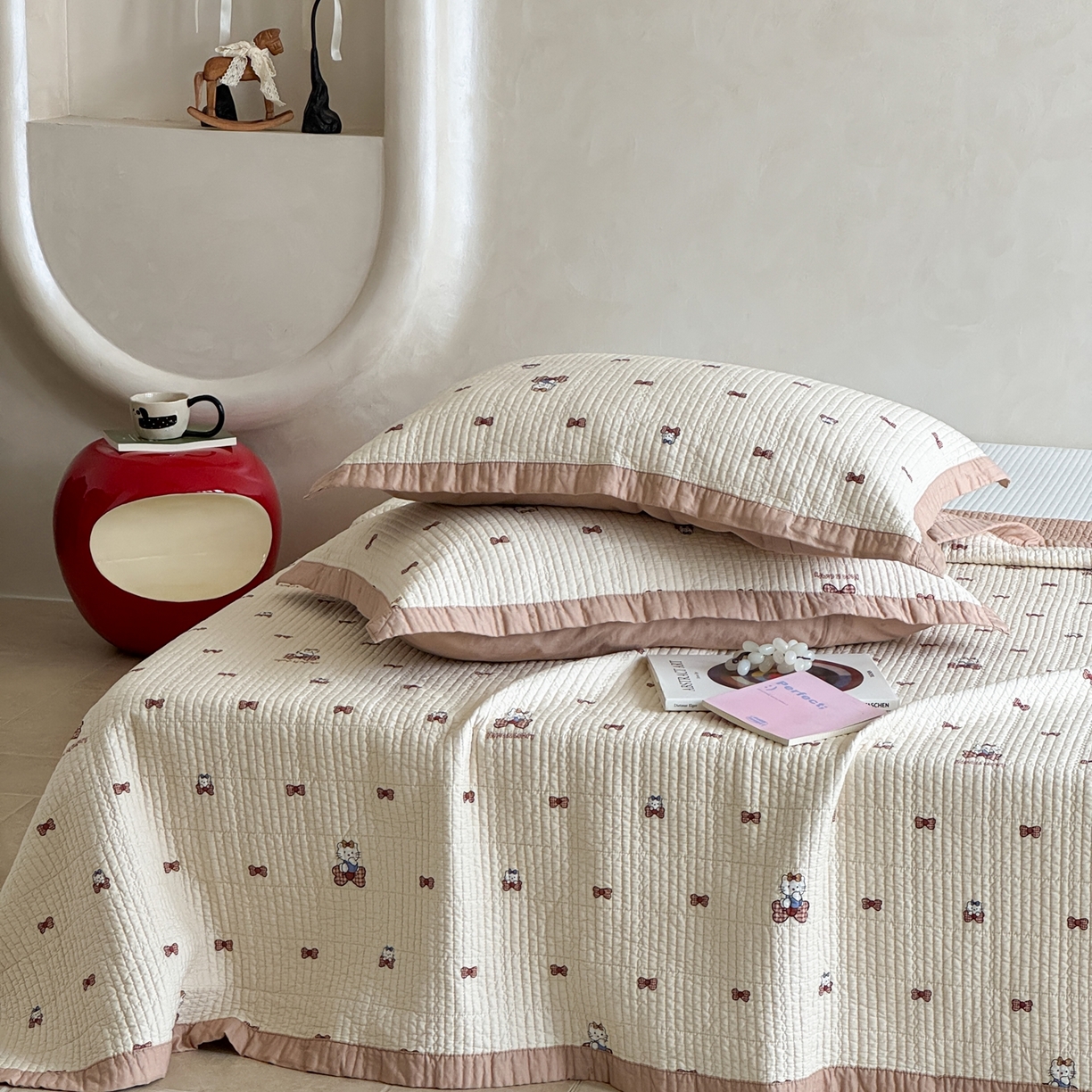 91家纺网 家纺一手货源 找家纺 床盖工厂店 2026春夏新款双面100%全棉填充80棉花床盖三件套 小家猫