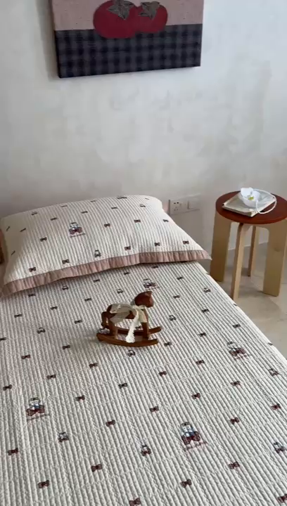 91家纺网 家纺一手货源 找家纺 床盖工厂店 2026春夏新款双面100%全棉填充80棉花床盖三件套 小家猫