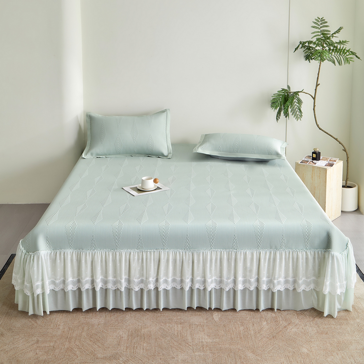 91家纺网 家纺一手货源 找家纺 瑞禾家纺 2026新款A类凉感豆豆床裙款凉席三件套-系列六 青纱叶羽