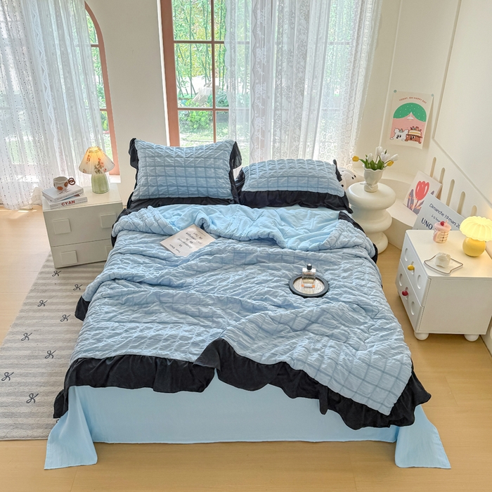 91家纺网 家纺一手货源 找家纺 优卡迪家纺馆 2026春夏新款泡泡纱黑花边夏被夏被空调被四件套【下载文件夹包含买家秀】 蓝莓仙草