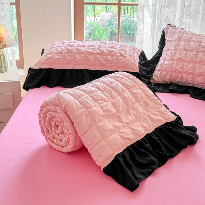 91家纺网 家纺一手货源 找家纺 优卡迪家纺馆 2026春夏新款泡泡纱黑花边夏被夏被空调被四件套【下载文件夹包含买家秀】 奶油蜜桃