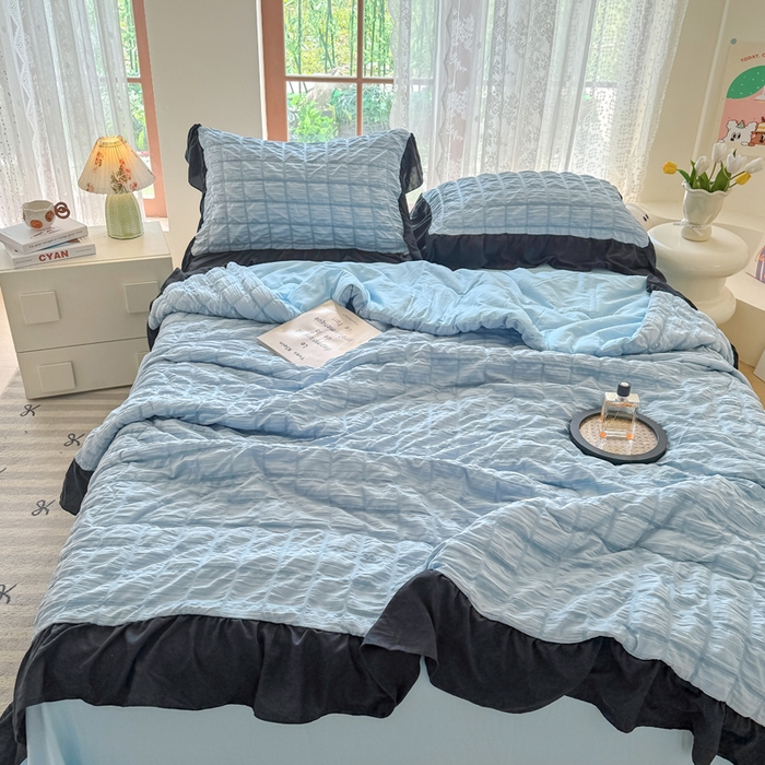 91家纺网 家纺一手货源 找家纺 优卡迪家纺馆 2026春夏新款泡泡纱黑花边夏被夏被空调被四件套【下载文件夹包含买家秀】 蓝莓仙草