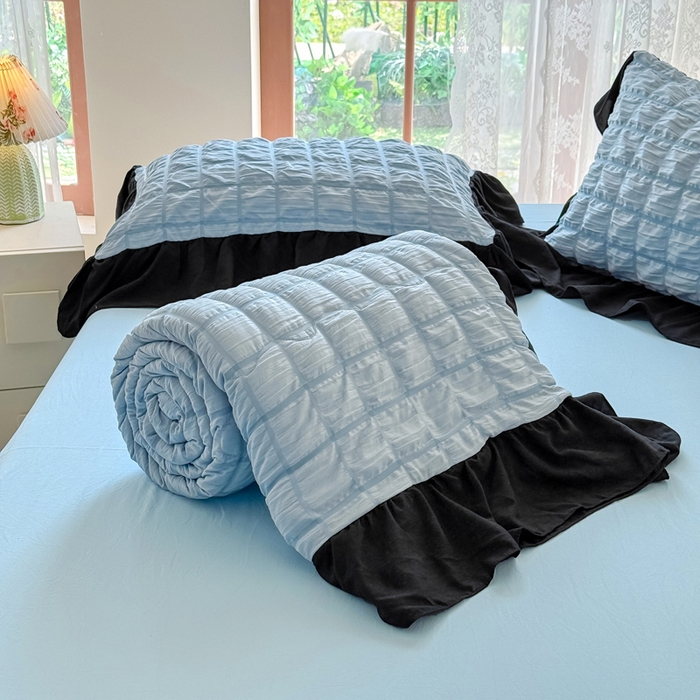 91家纺网 家纺一手货源 找家纺 优卡迪家纺馆 2026春夏新款泡泡纱黑花边夏被夏被空调被四件套【下载文件夹包含买家秀】 蓝莓仙草