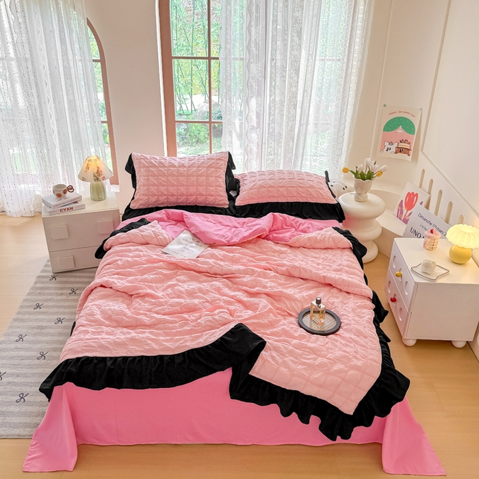 91家纺网 家纺一手货源 找家纺 优卡迪家纺馆 2026春夏新款泡泡纱黑花边夏被夏被空调被四件套【下载文件夹包含买家秀】 奶油蜜桃