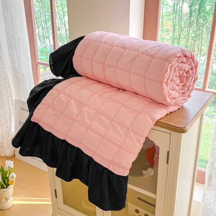 91家纺网 家纺一手货源 找家纺 优卡迪家纺馆 2026春夏新款泡泡纱黑花边夏被夏被空调被四件套【下载文件夹包含买家秀】 奶油蜜桃