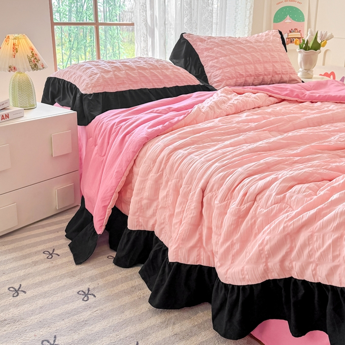 91家纺网 家纺一手货源 找家纺 优卡迪家纺馆 2026春夏新款泡泡纱黑花边夏被夏被空调被四件套【下载文件夹包含买家秀】 奶油蜜桃