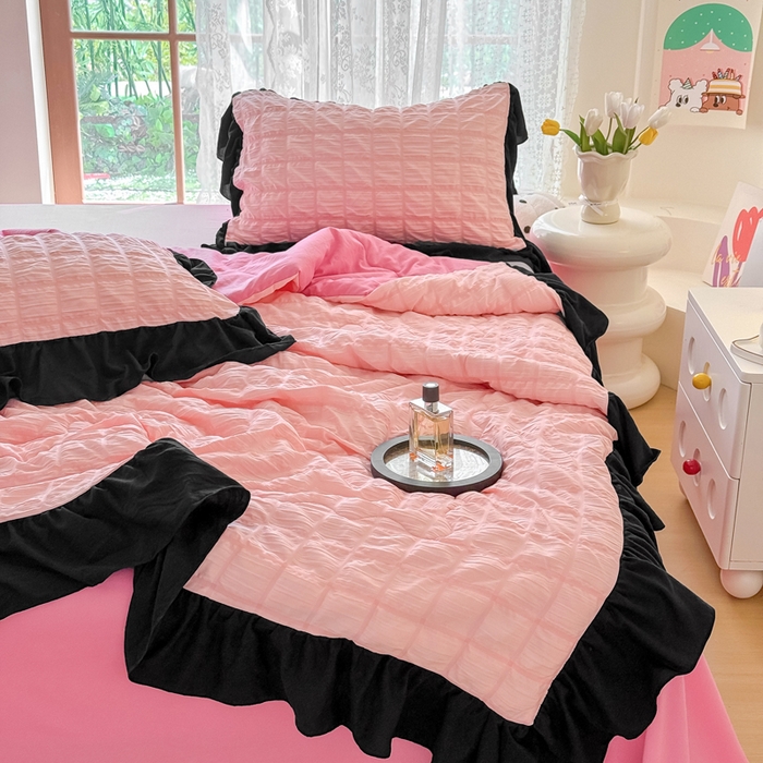 91家纺网 家纺一手货源 找家纺 优卡迪家纺馆 2026春夏新款泡泡纱黑花边夏被夏被空调被四件套【下载文件夹包含买家秀】 奶油蜜桃