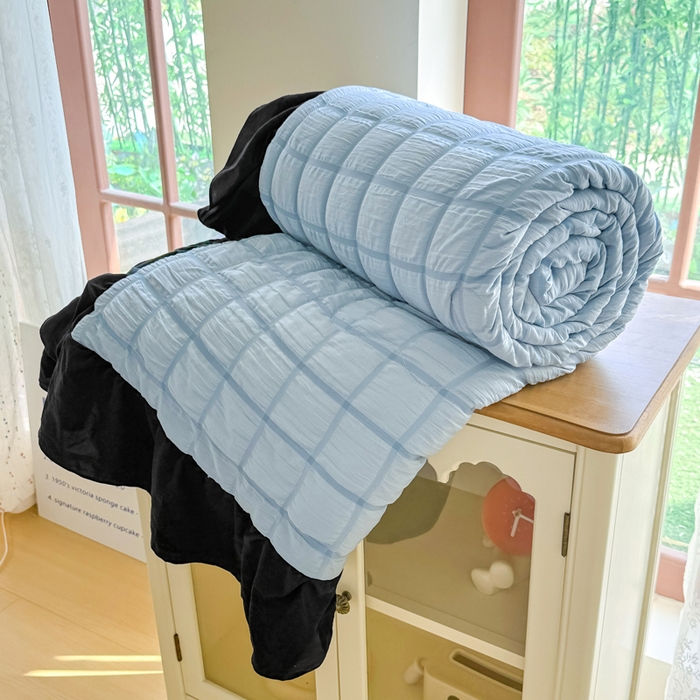 91家纺网 家纺一手货源 找家纺 优卡迪家纺馆 2026春夏新款泡泡纱黑花边夏被夏被空调被四件套【下载文件夹包含买家秀】 蓝莓仙草