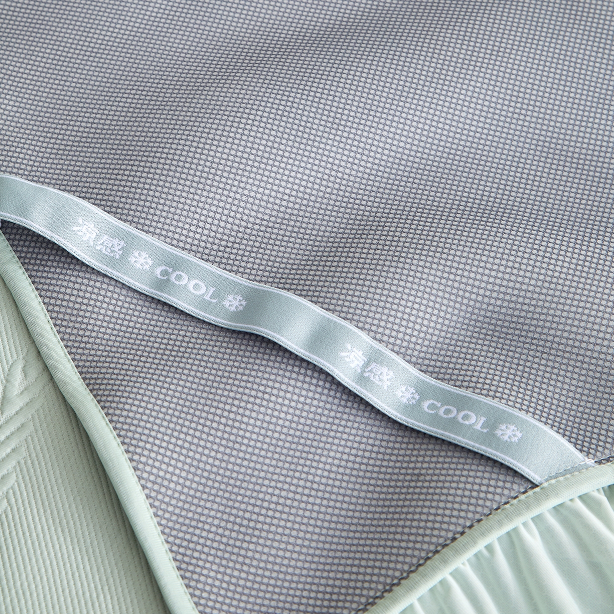 91家纺网 家纺一手货源 找家纺 瑞禾家纺 2026新款A类凉感豆豆床裙款凉席三件套-系列六 青纱叶羽