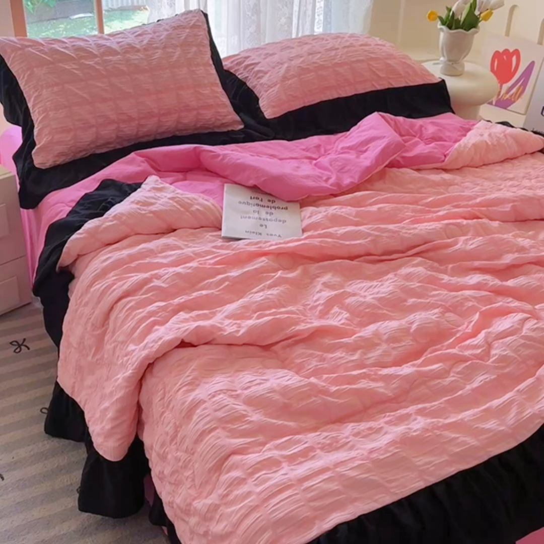 91家纺网 家纺一手货源 找家纺 优卡迪家纺馆 2026春夏新款泡泡纱黑花边夏被夏被空调被四件套【下载文件夹包含买家秀】 奶油蜜桃